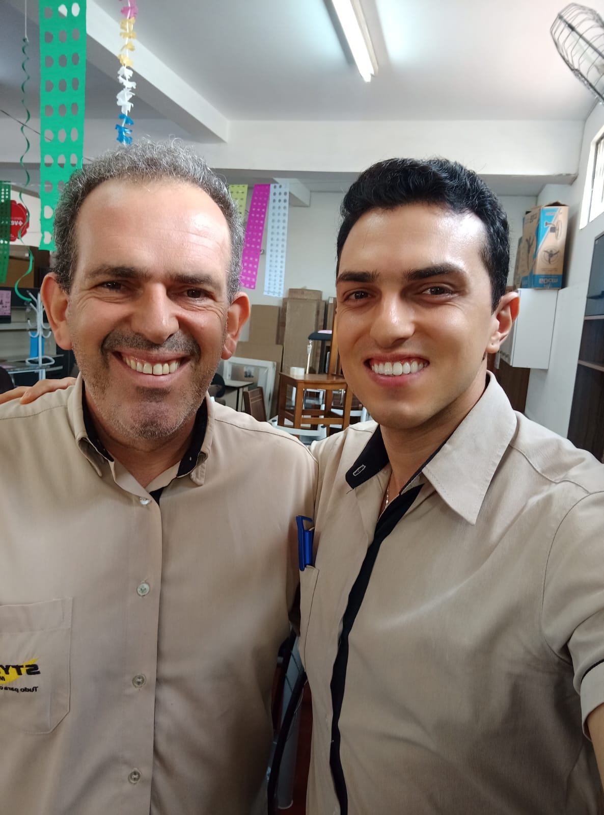 Carlos e Lucas, pai e filho, na Styllo Móveis